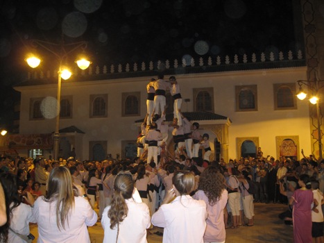 فرقة مينيونس دي تاراسا تحل بامزورن وتقدم عروضا