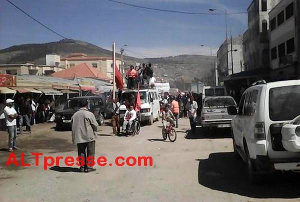 مشاركة مكثفة للمرأة السداتية في مسيرة اساكن والمحتجون هددوا بقطع الطريق