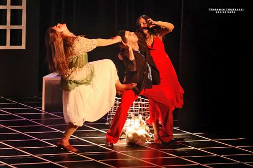 تألق فريق عمل مسرحية ترينڭا في عرضها الأول بالحسيمة