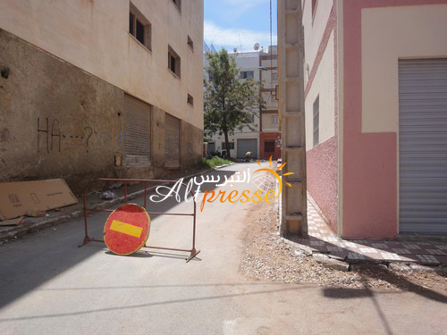 أشغال ارتجالية وراء اهتراء الشبكة الطرقية بالمدار الحضري للحسيمة (صور)