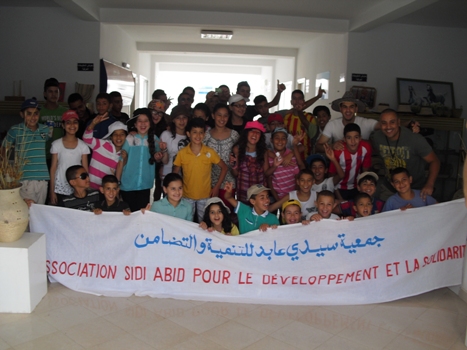 سيدي عابد للتنمية والتضامن تنظم رحلة استجمام وثقافة لشاطئ بادس