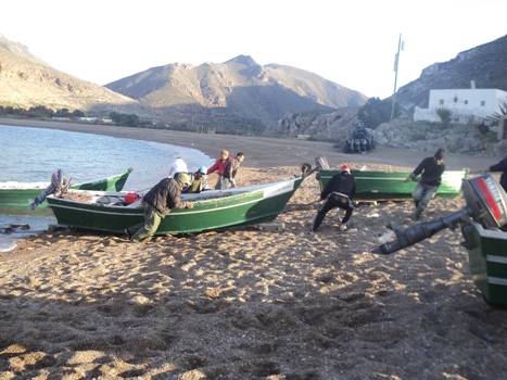 عمال الصيد البحري بالدريوش يحتجون على قرار وزاري