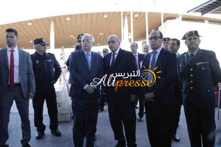 فضيحة: عامل مليلية ومسؤولين بالحدود الوهمية يلتقطون صور مع وزير الداخلية الاسباني