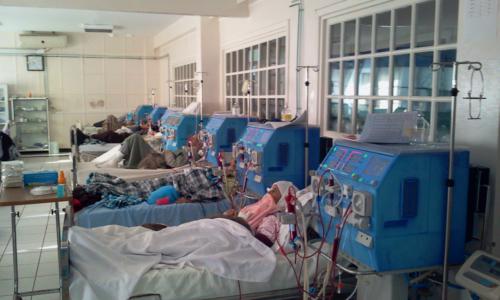 منظمة فرنسية تجهز مركز تصفية الدم بمعدات طبية مهمة