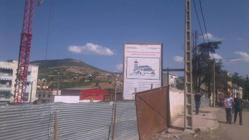 معاناة ساكنة جماعة إيساكن بإقليم الحسيمة بسبب غياب مسجد