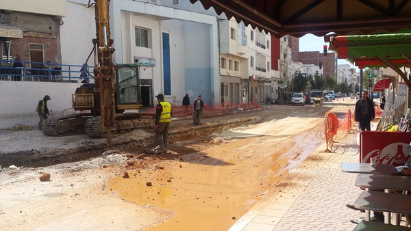 حزب ممثل بمجلس بلدية الحسيمة يرصد خروقات في تزفيت شوارع وأزقة المدينة
