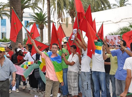 المهاجرون يحتجون أمام مبنى القنصلية بالناظور