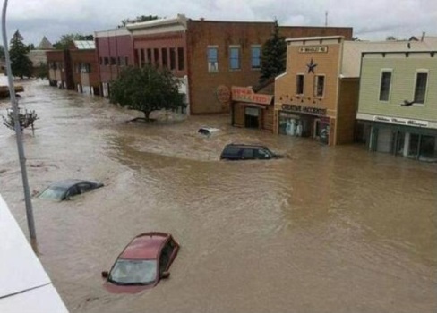 خروج نهر "إيبرو" عن مجراه يسبب فيضانات ويهدد الساكنة (فيديو)
