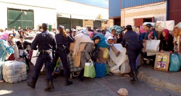 مصرع شابة مغربية في تدافع بباب سبتة