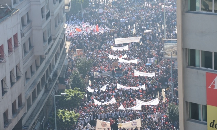 حضور لم يتجاوز 4 آلاف والأموي يغمى عليه في مسيرة الدار البيضاء