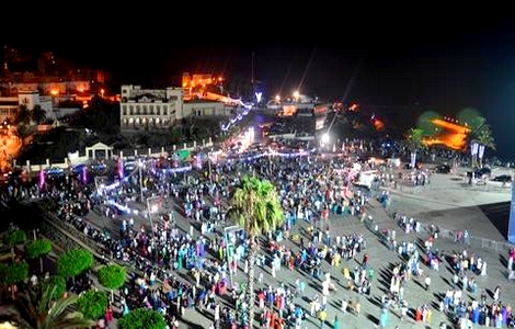 إقامة خيمات وحواجز بالساحة الكبرى نشطاء الحراك الشعبي بالحسيمة في مسيرة غاضبة وسط استنفار أمني مكثف