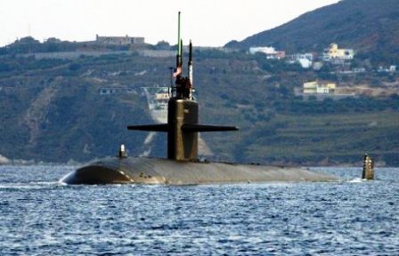 الخطر يحدق بالبيئة البحرية بعد حلول غواصة نووية بريطانية بجبل طارق
