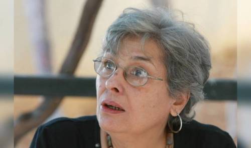 الموت يغيب الروائية المصرية رضوى عاشور