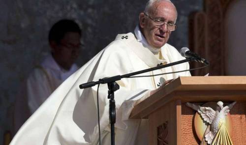 البابا يتحدث عن مجازر المسيحيين في الشرق الأوسط وتغيير الإقتصاد العالمي