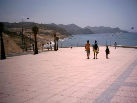 نريد ان نكون في قلب العالم ولكن؟