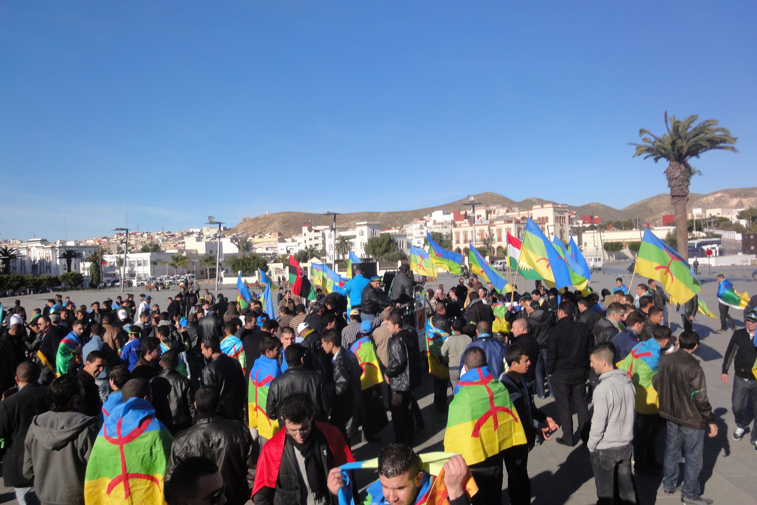 أستاذ – مكون في الأمازيغية دون شهادة جامعية في مادة التكوين