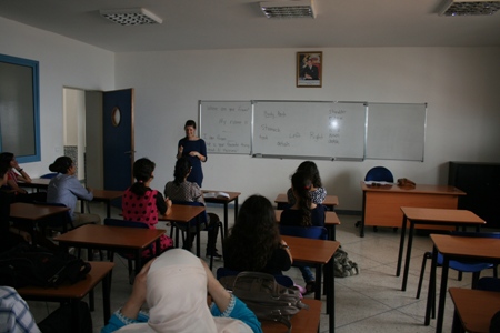 تقوية قدرات تلاميذ معهد الفندقة في مجال اللغات