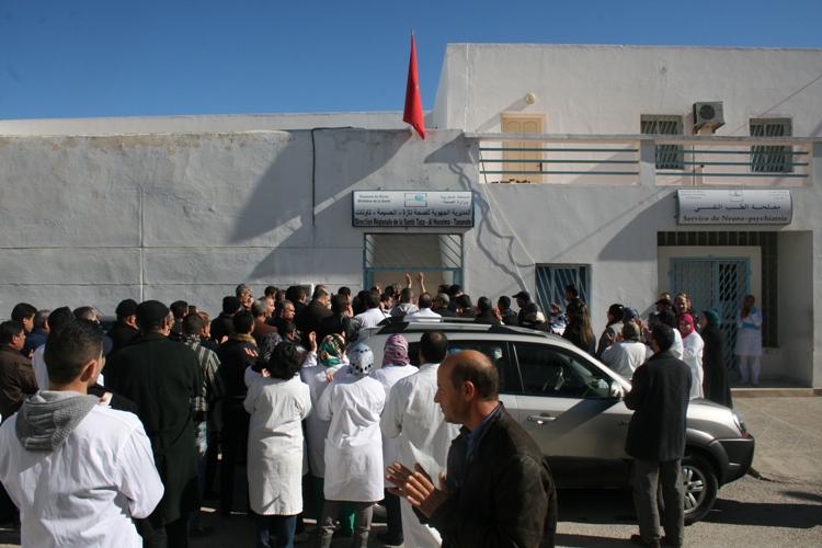 الشغيلة الصحية بالحسيمة تصعد احتجاجها وتناشد الوالي جلول صمصم بالتدخل