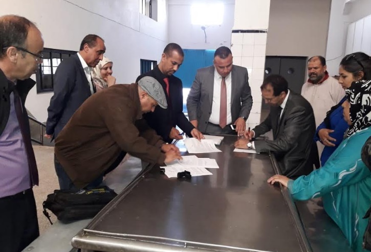 أمام العمال وفي قلب المعمل ..نقابة توقع اتفاقا مع شركة أكوزال لإنهاء إضرابات العاملات والعمال