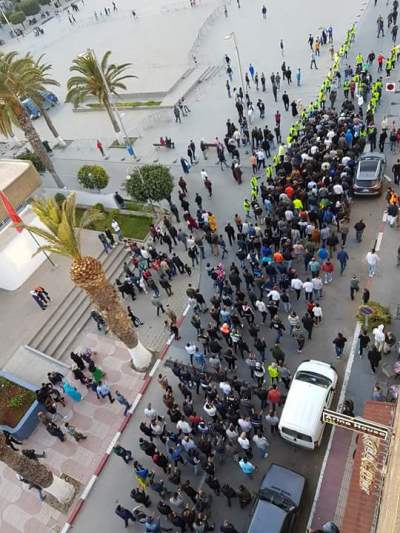 بعد زيارة محمد حصاد وزير الداخلية : لجنة الحراك الشعبي بالحسيمة تنظم مسيرة احتجاجية حاشدة