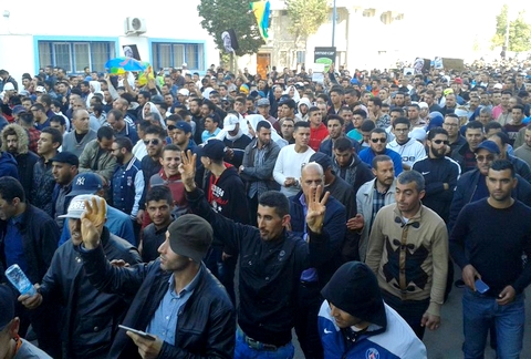 بعد اتهامات مباشرة لعبد الوافي لفتيت: طوفان بشري في مسيرة الأكفان من أجل الحياة بالحسيمة التي انطلقت قبل قليل