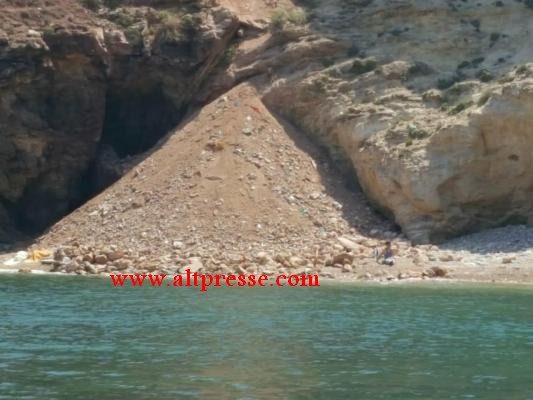 تلويث شاطئ بنفايات البناء بالحسيمة يتسبب في استياء واسع وسط الرأي العام