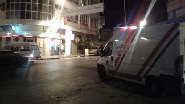 سكان وسط مدينة الحسيمة يعيشون ليلة بيضاء بسبب عراك بالسيوف في حانة "المغرب الجديد" والأمن بعناصره وضباطه يتفرج