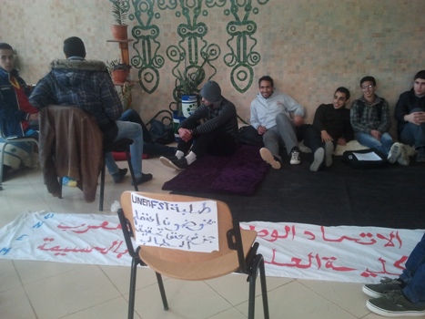 طلبة كلية العلوم والتقنيات بالحسيمة مستمرون في اعتصامهم