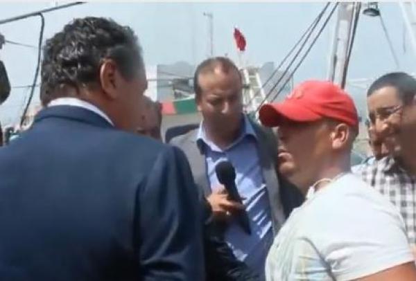 عزيز أخنوش يستجيب لمطلب خياط الشباك الحسيمي الذي خاطبه بقوله " معنديش الوقت نهدر دابا "