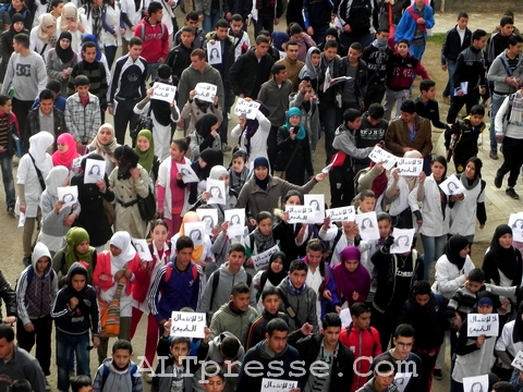 تلاميذ في مسيرة ببني بوعياش للمطالبة بفتح تحقيق في وفاة فاطمة