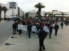 حصار مسيرة للمعطلين وسط مدينة الحسيمة