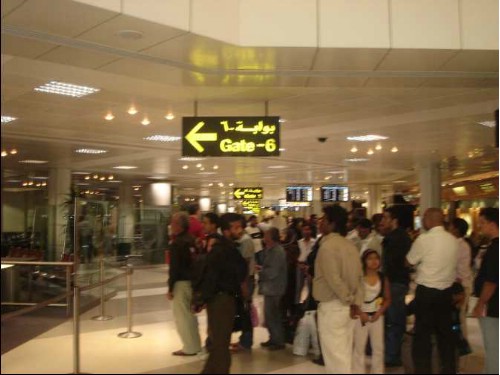 معاناة مغاربة المهجر في رحلة العودة