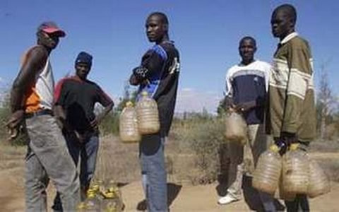 تقرير يكشف عن خروقات في ترحيل أفارقة