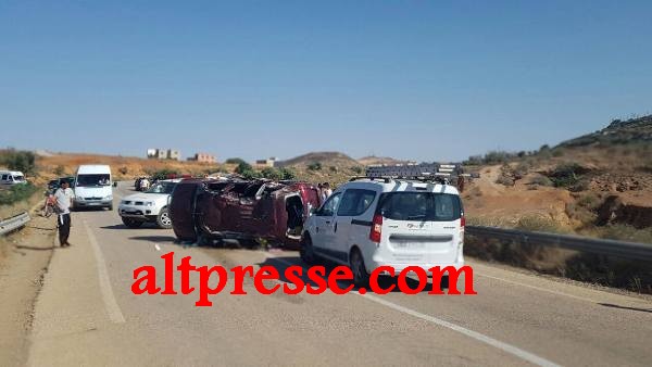 عاجل بالصور: مصرع امرأة وجريحان في حادث انقلاب سيارة على الطريق الساحلية بجماعة أولاد أمغار