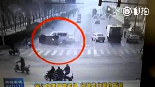 كاميرا مراقبة ترصد حادثة سير مفتعلة بقوة غير ظاهرة