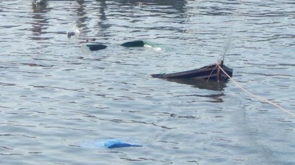 غرق قارب تقليدي لصيد السردين في عرض شاطئ ” صباديا ” بالحسيمة