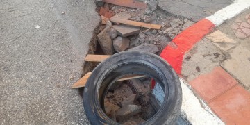 حفر وانخسافات أرضية تكشف عورة البنية التحتية بالحسيمة