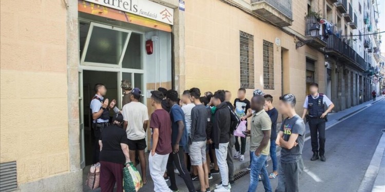 إطلاق عملية تسوية واسعة لفائدة المهاجرين غير النظاميين المقيمين بإسبانيا