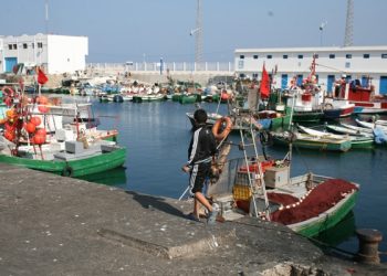 مهنيو الصيد التقليدي بالحسيمة يطالبون بعصرنة قواربهم والرفع من حمولتها