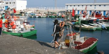 مهنيو الصيد التقليدي بالحسيمة يطالبون بعصرنة قواربهم والرفع من حمولتها