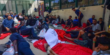 613 مهاجرا تحت الرعاية الطبية بسبتة بينهم توأم حديثا الولادة