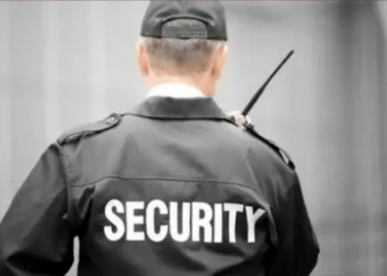 الحكومة تقلص ساعات عمل أعوان الحراسة من 12 إلى 8 ساعات