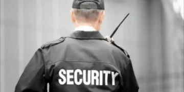 الحكومة تقلص ساعات عمل أعوان الحراسة من 12 إلى 8 ساعات