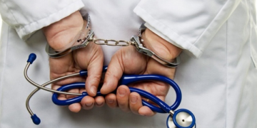 أمن بركان يوقف طبيبا وشريكه متورطين في ترويج مؤثرات عقلية