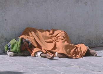 المتشردون بين حملات الإيواء الموسمية والحاجة إلى حلول دائمة