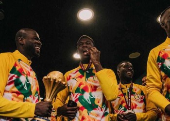 لاعبو المنتخب يثيرون الجدل بعد تفاعلهم مع احتفال السنغال بكأس إفريقيا