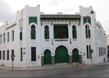 “مدرسة الصنائع” أو حين تصاغ ذاكرة مدينة بالإزميل.