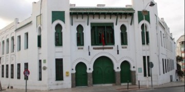 “مدرسة الصنائع” أو حين تصاغ ذاكرة مدينة بالإزميل.