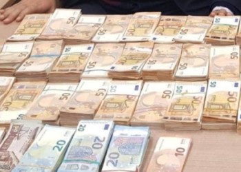 الجمارك تصادر 40 ألف أورو غير مصرح بها