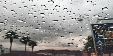 أجواء غائمة وزخات مطرية بالريف غدا الثلاثاء